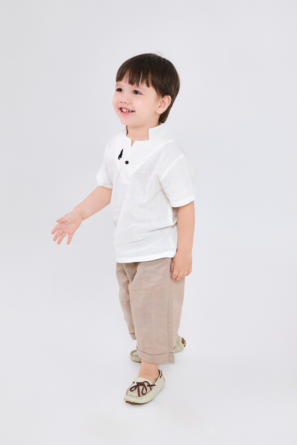 Shirt - Short Sleeve V-neck Shirt - 100% Organic Linen